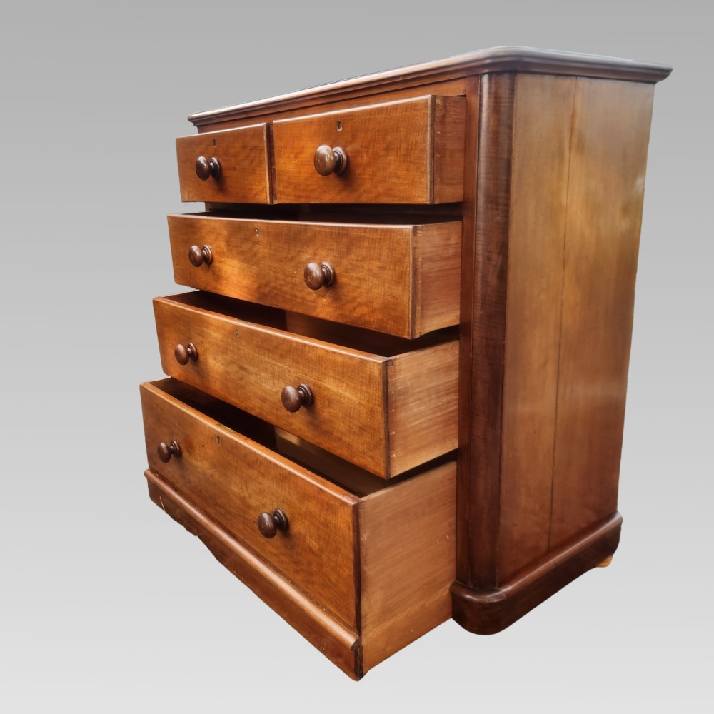 A Victorian mahogany chest of drawers featuring two short drawers above three full-width graduated drawers with turned wooden handles and a plinth base. View III