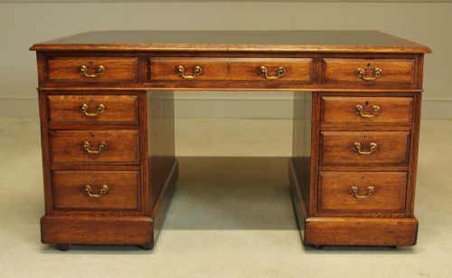 AN EARLY 20THCENTURY OAK PARTNER'S DESK - ADDITIONAL PHOTO 1