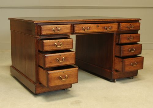 AN EARLY 20THCENTURY OAK PARTNER'S DESK - ADDITIONAL PHOTO 7