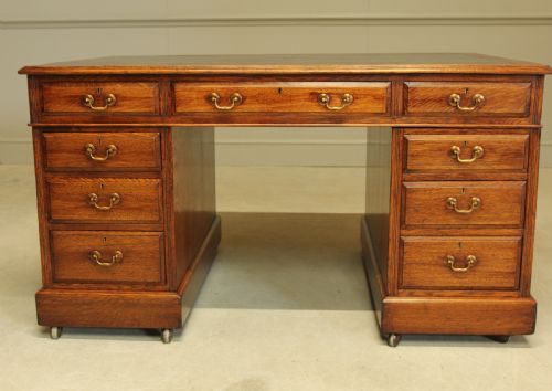 AN EARLY 20THCENTURY OAK PARTNER'S DESK - ADDITIONAL PHOTO 11