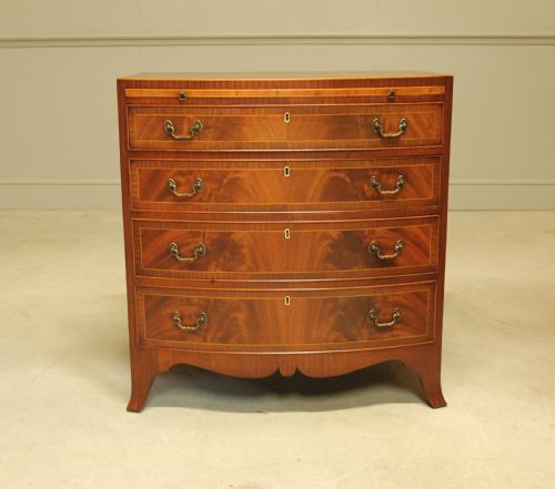 An Early 20th Century Mahogany Chest of Drawers.