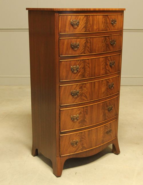 An Early 20th Century Mahogany Chest of Drawers.