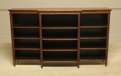 A Early 20th Century Mahogany Breakfront Open Bookcase.
