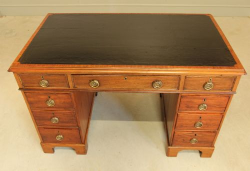 fig 3. A GEORGIAN MAHOGANY TWIN PEDESTAL DESK