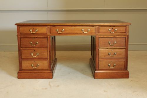 fig 2. A LARGE EARLY 20TH MAHOAGANY WRITING DESK.