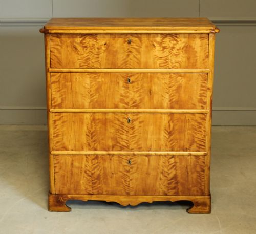 fig 2. A 19TH CENTURY SWEDISH BIRCH CHEST OF DRAWERS