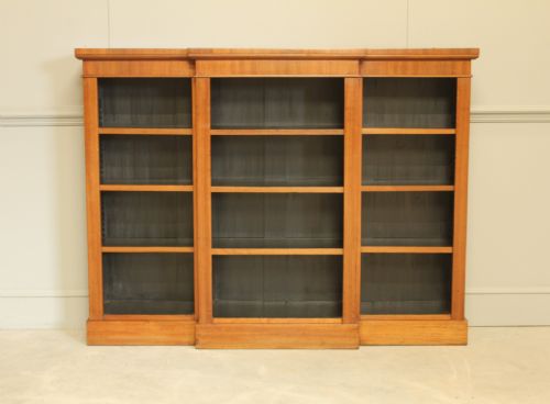 ELEGANT VICTORIAN MAHOGANY BREAKFRONT BOOKCASE - ADDITIONAL PHOTO 3