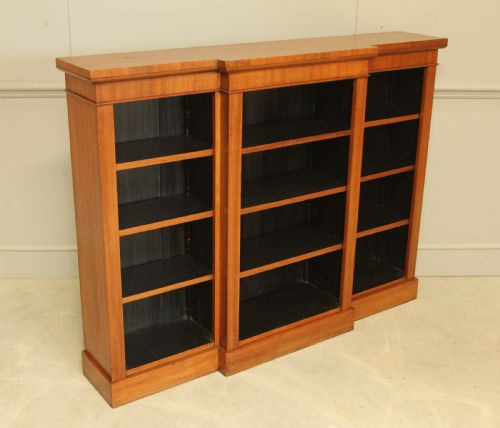 ELEGANT VICTORIAN MAHOGANY BREAKFRONT BOOKCASE - ADDITIONAL PHOTO 5