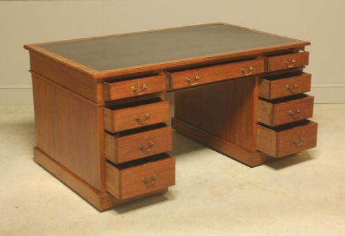A LARGE EARLY 20TH MAHOGANY WRITING DESK - ADDITIONAL PHOTO 3