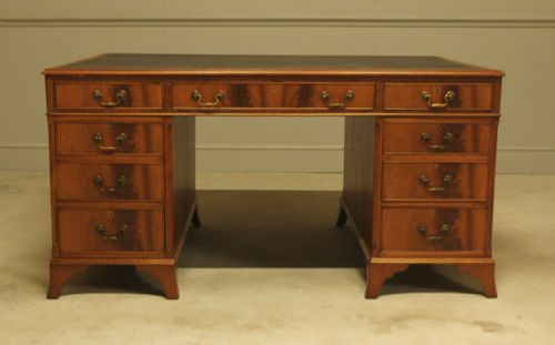 AN EARLY 20TH CENTURY CURL MAHOGANY PARTNERS DESK - ADDITIONAL PHOTO 1