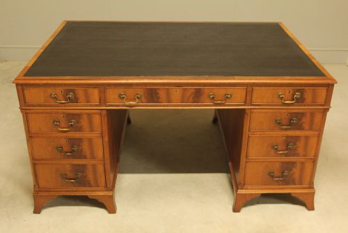 AN EARLY 20TH CENTURY CURL MAHOGANY PARTNERS DESK - ADDITIONAL PHOTO 2