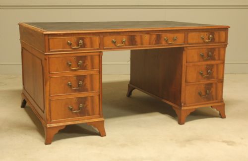 AN EARLY 20TH CENTURY CURL MAHOGANY PARTNERS DESK - ADDITIONAL PHOTO 3