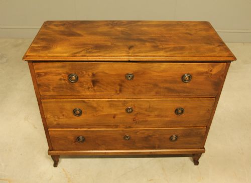 fig 2. A fine early 19th-century Swedish Gustavian chest