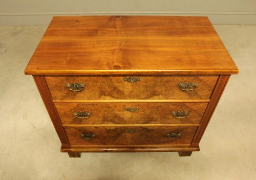 A FINE EARLY 20THCENTURY SWEDISH BURR WALNUT CHEST OF DRAWERS - ADDITIONAL PHOTO 2