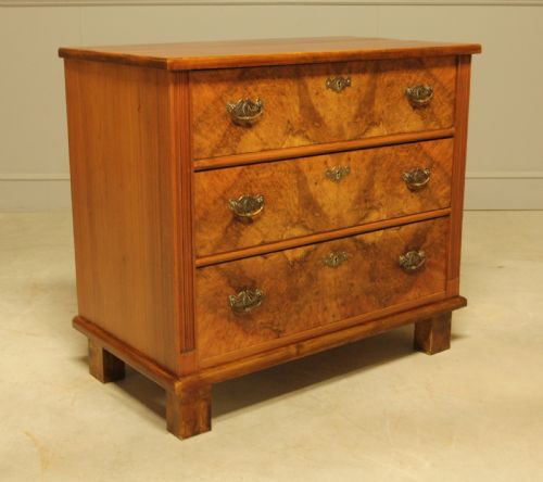 A FINE EARLY 20THCENTURY SWEDISH BURR WALNUT CHEST OF DRAWERS - ADDITIONAL PHOTO 3