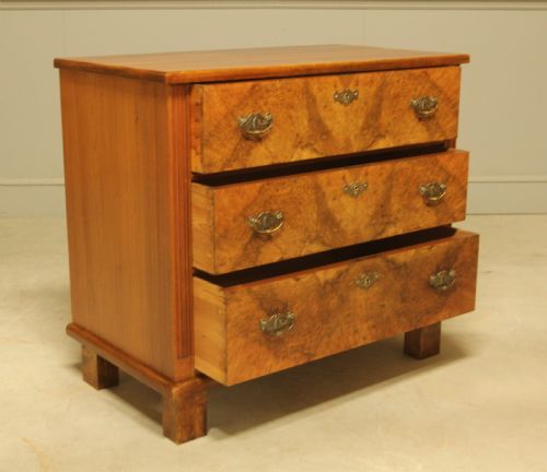 A FINE EARLY 20THCENTURY SWEDISH BURR WALNUT CHEST OF DRAWERS - ADDITIONAL PHOTO 5