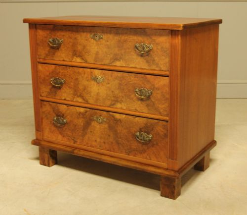 A FINE EARLY 20THCENTURY SWEDISH BURR WALNUT CHEST OF DRAWERS - ADDITIONAL PHOTO 6