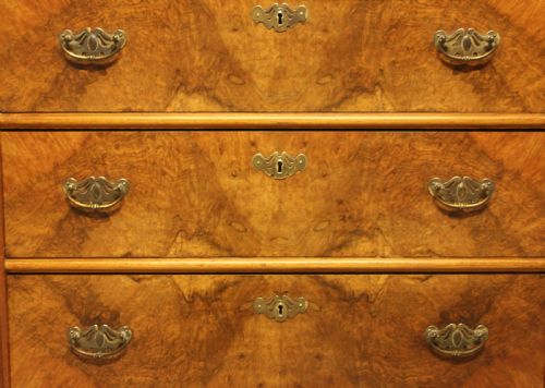 A FINE EARLY 20THCENTURY SWEDISH BURR WALNUT CHEST OF DRAWERS - ADDITIONAL PHOTO 8