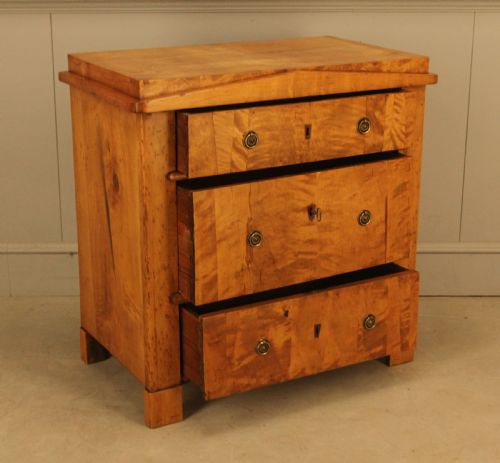 19THCENTURY SWEDISH BIRCH CHEST OF DRAWERS - ADDITIONAL PHOTO 7