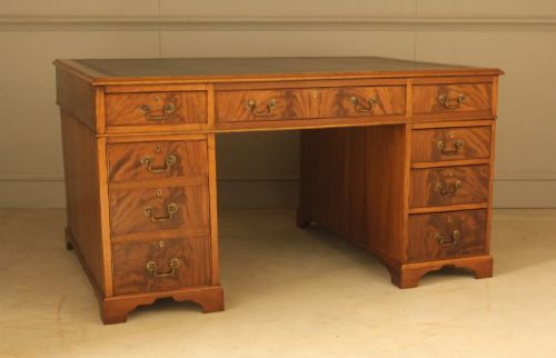 A VICTORIAN CURLMAHOGANY PARTNERS DESK OF EXCELLENT QUALITY - ADDITIONAL PHOTO 6
