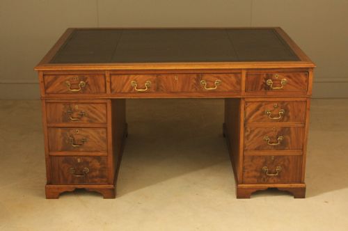 A VICTORIAN CURLMAHOGANY PARTNERS DESK OF EXCELLENT QUALITY - ADDITIONAL PHOTO 8