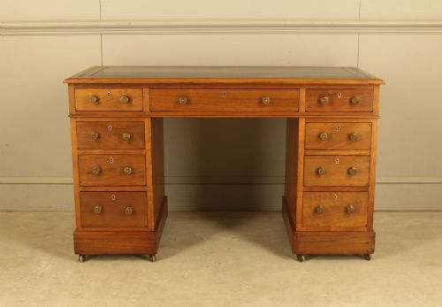 AN ELEGANT EDWARDIAN WALNUT TWINPEDESTAL WRITING DESK - ADDITIONAL PHOTO 2