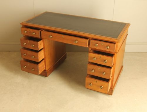 AN ELEGANT EDWARDIAN WALNUT TWINPEDESTAL WRITING DESK - ADDITIONAL PHOTO 6
