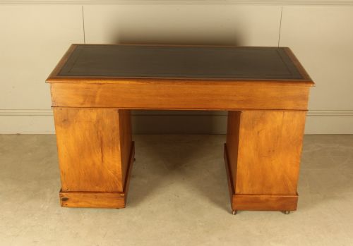 AN ELEGANT EDWARDIAN WALNUT TWINPEDESTAL WRITING DESK - ADDITIONAL PHOTO 9