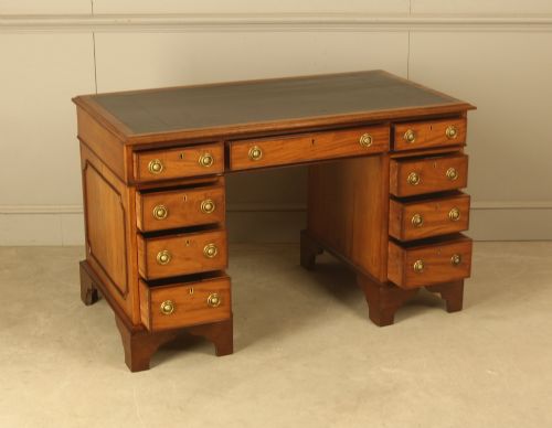 A VICTORIAN MAHOGANY PEDESTAL WRITING DESK - ADDITIONAL PHOTO 5