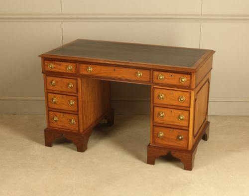 A VICTORIAN MAHOGANY PEDESTAL WRITING DESK - ADDITIONAL PHOTO 6