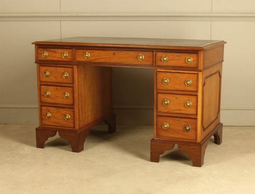 A VICTORIAN MAHOGANY PEDESTAL WRITING DESK - ADDITIONAL PHOTO 7
