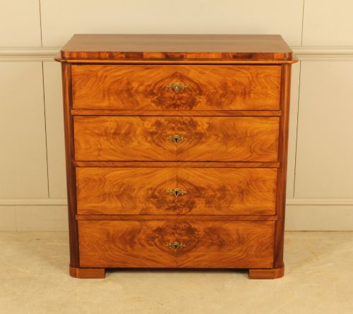 fig 1. A 19th-century Swedish chest of drawers in warm curl mahogany featuring book-matched veneer, brass escutcheons, and a clean rectangular silhouette.