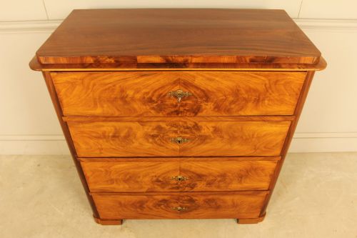 fig 2. A 19th-century Swedish chest of drawers in warm curl mahogany featuring book-matched veneer, brass escutcheons, and a clean rectangular silhouette.