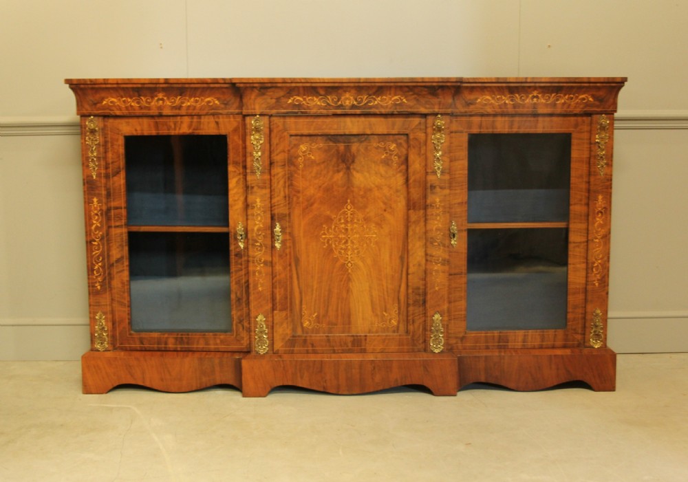 A VICTORIAN BURR WALNUT BREAKFRONT BOOKCASE DISPLAY SIDEBOARD.