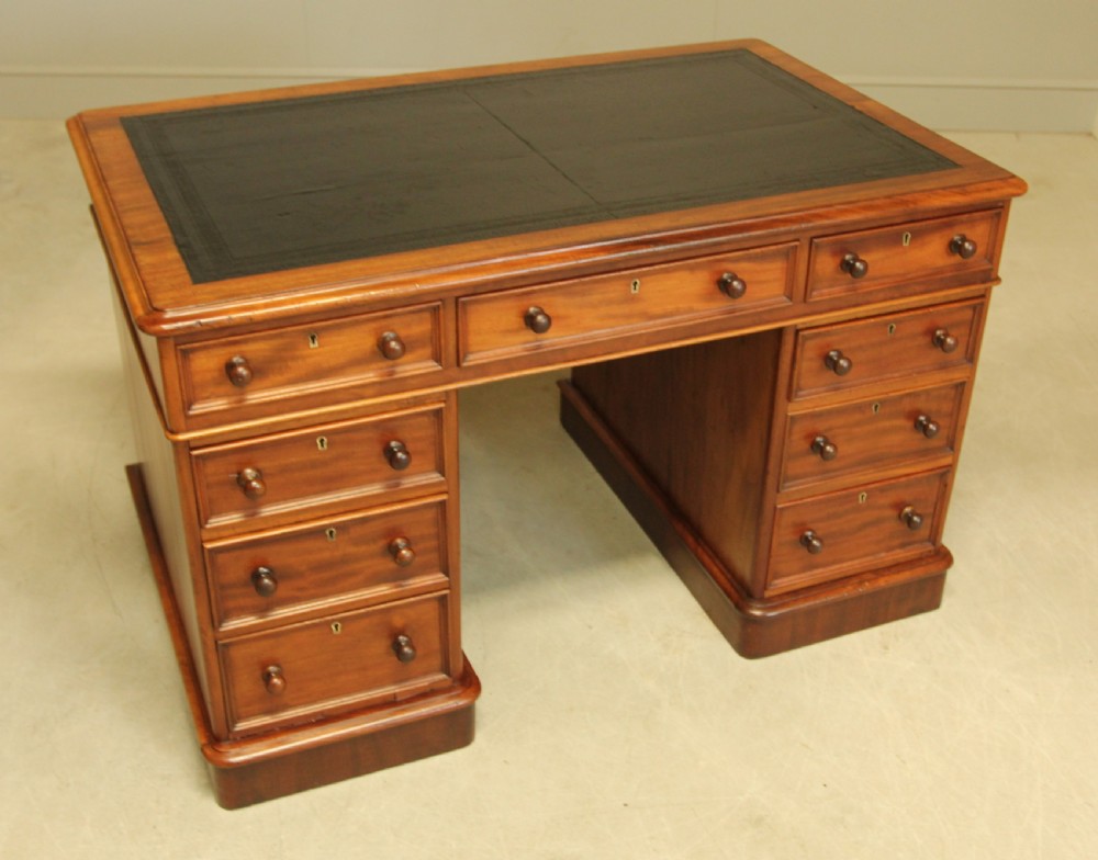 A VICTORIAN MAHOGANY WRITING DESK