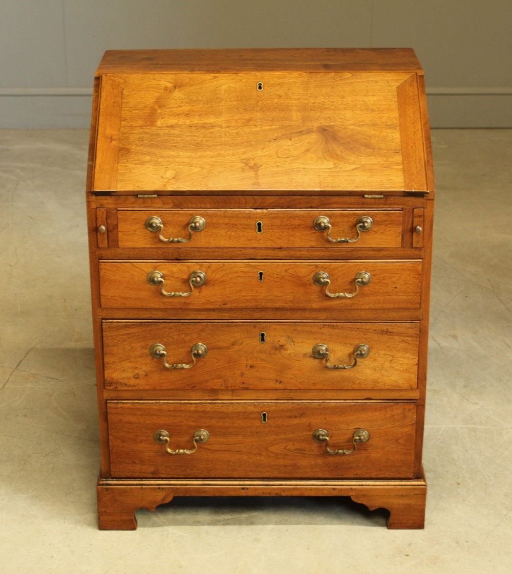 A SMALL 18TH CENTURY CHESTNUT BUREAU.  View II