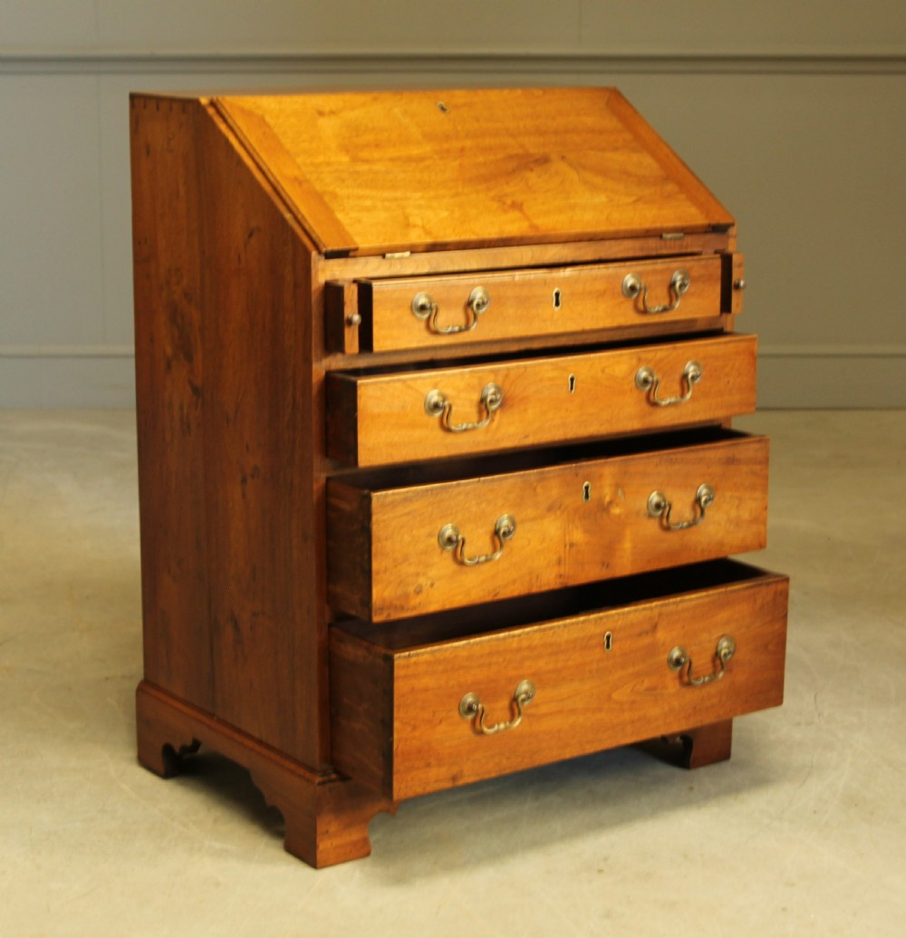 A SMALL 18TH CENTURY CHESTNUT BUREAU.  View V