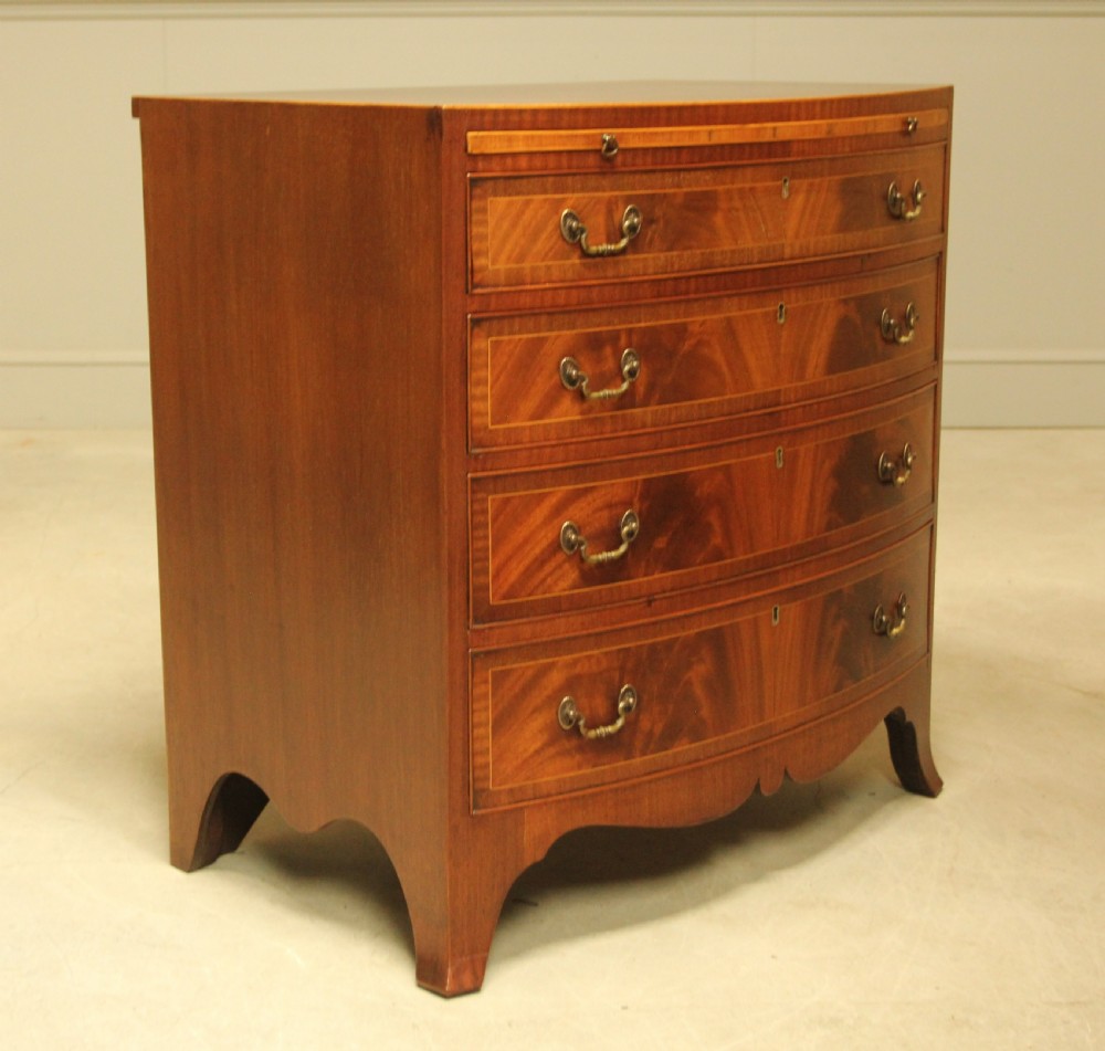 AN EARLY 20TH CENTURY MAHOGANY CHEST OF DRAWERS. View V