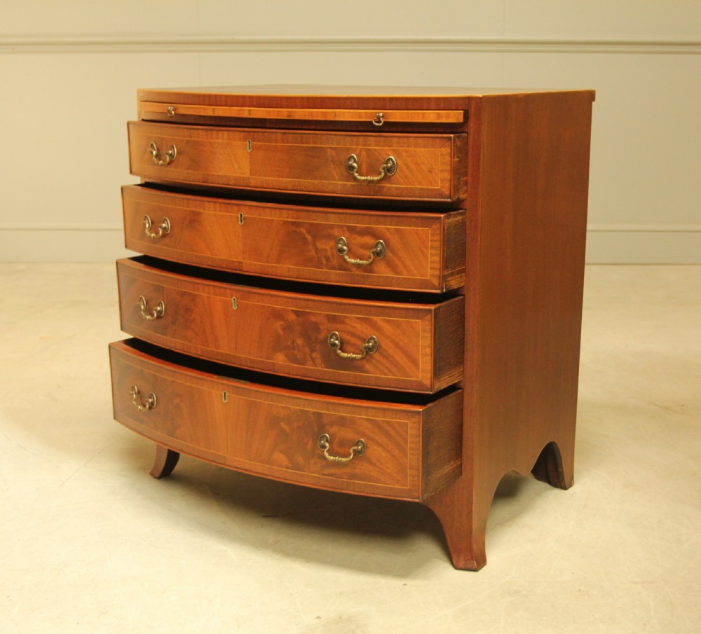 AN EARLY 20TH CENTURY MAHOGANY CHEST OF DRAWERS. View VIII