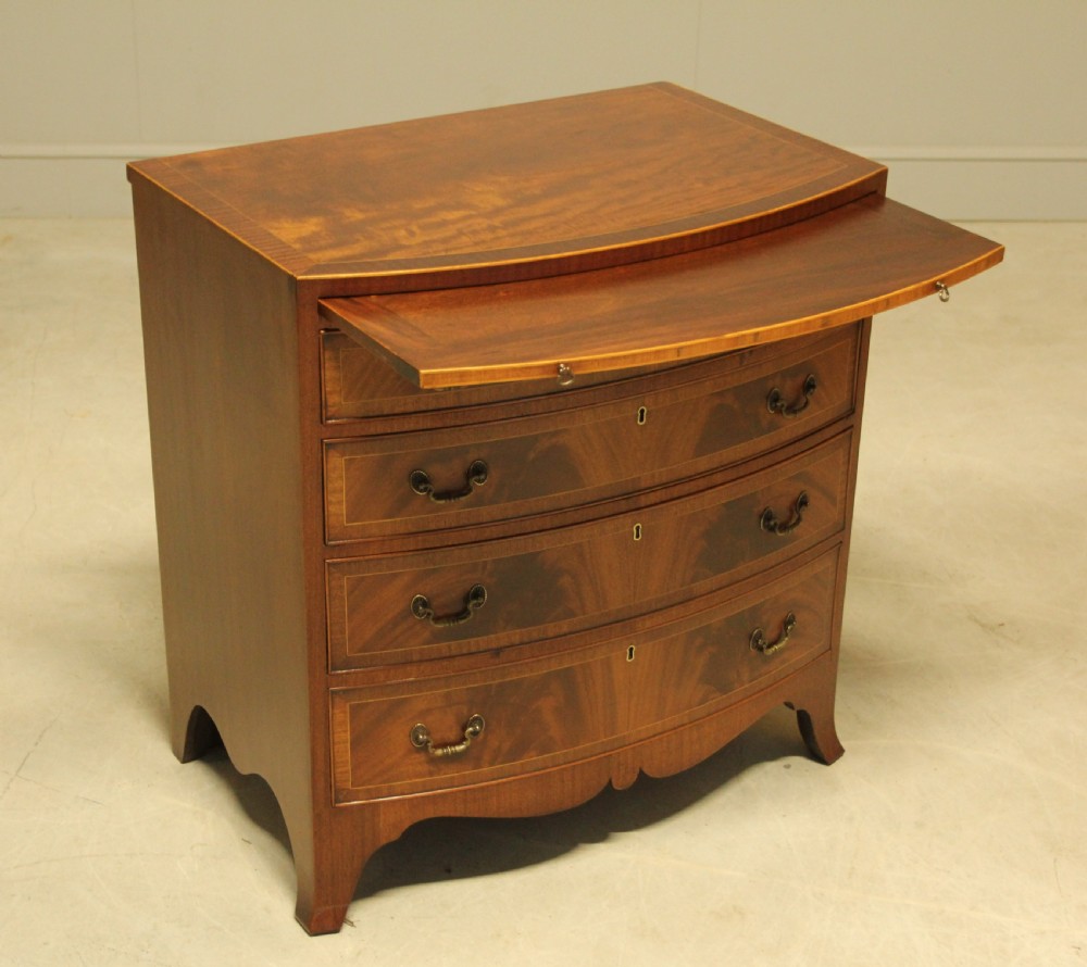AN EARLY 20TH CENTURY MAHOGANY CHEST OF DRAWERS. View IX