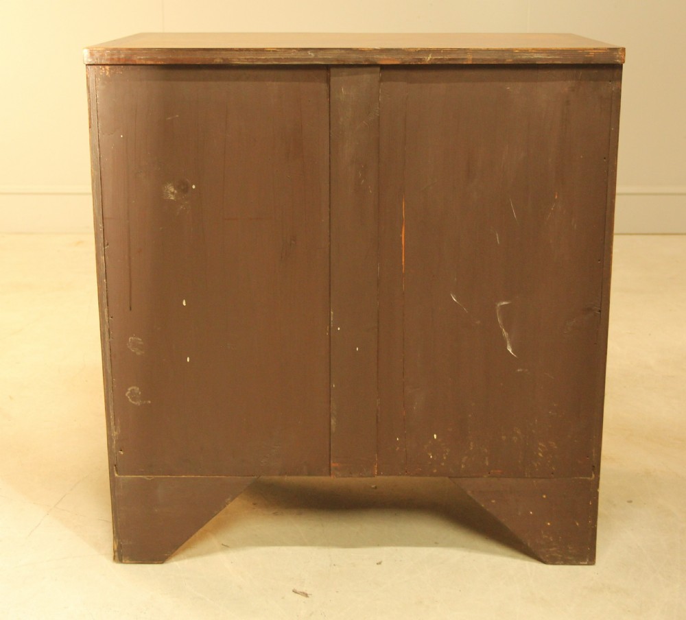 AN EARLY 20TH CENTURY MAHOGANY CHEST OF DRAWERS. View X