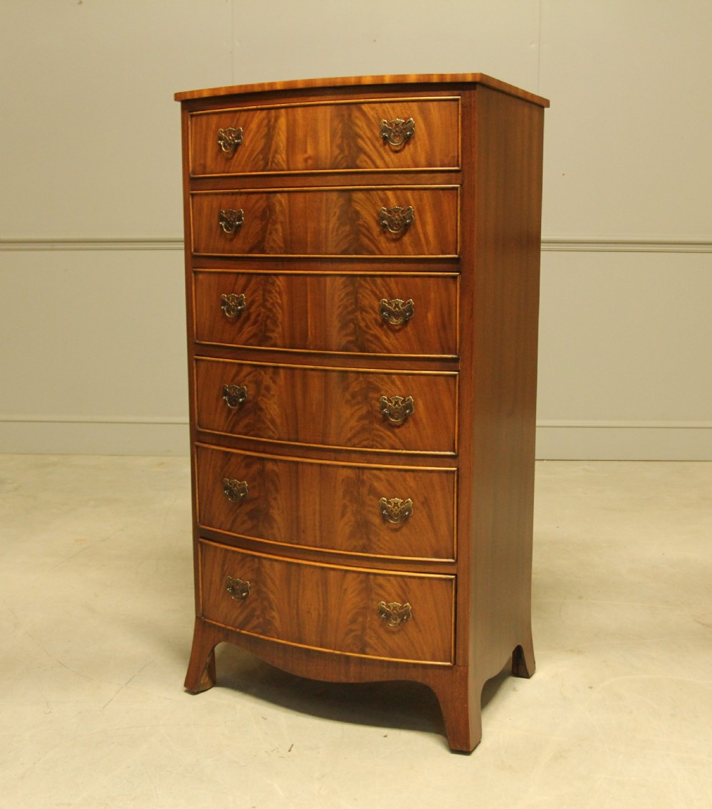 AN EARLY 20TH CENTURY MAHOGANY CHEST OF DRAWERS. View III