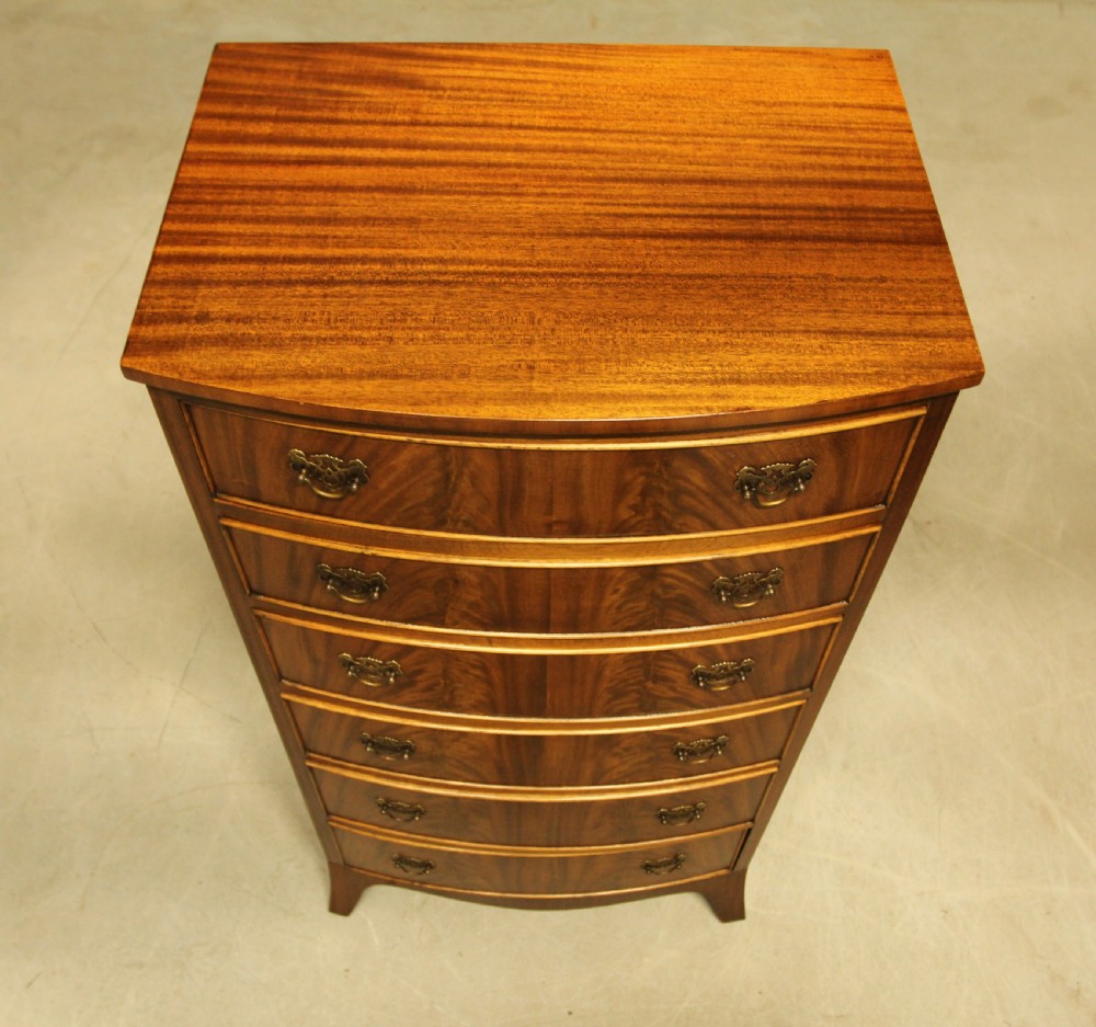 AN EARLY 20TH CENTURY MAHOGANY CHEST OF DRAWERS. View IV