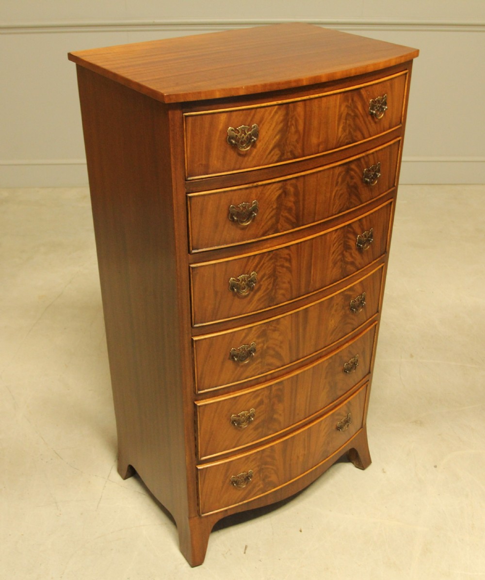 AN EARLY 20TH CENTURY MAHOGANY CHEST OF DRAWERS. View V