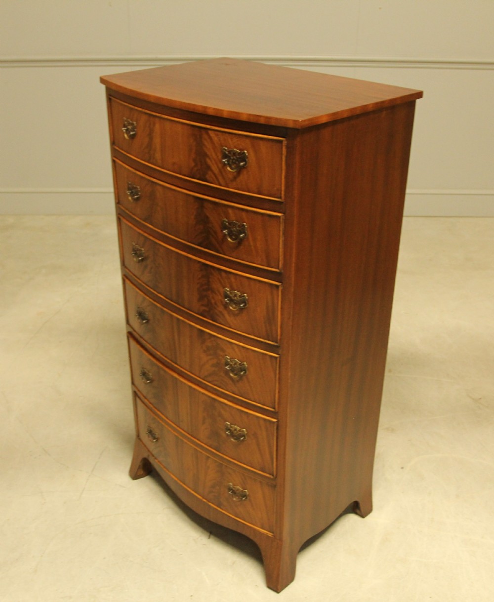 AN EARLY 20TH CENTURY MAHOGANY CHEST OF DRAWERS. View VI