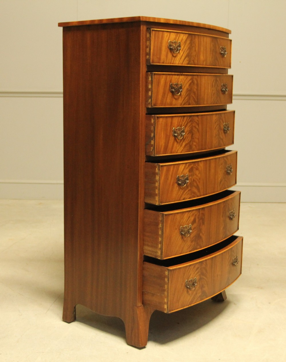 AN EARLY 20TH CENTURY MAHOGANY CHEST OF DRAWERS. View VII