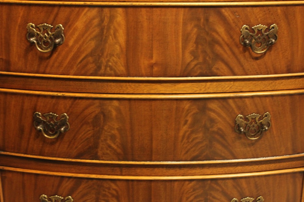 AN EARLY 20TH CENTURY MAHOGANY CHEST OF DRAWERS. View VIII
