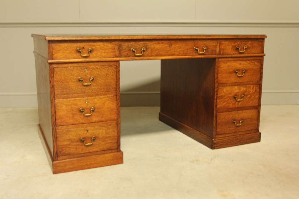 A LARGE EARLY 20TH CENTURY OAK TWIN PEDESTAL DESK  View V