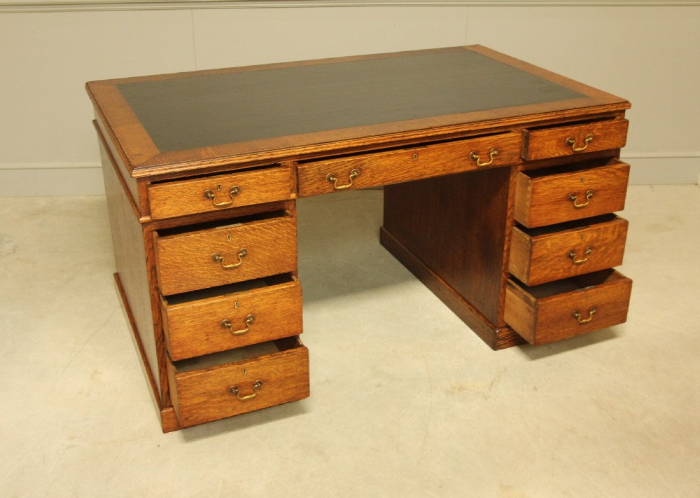 A LARGE EARLY 20TH CENTURY OAK TWIN PEDESTAL DESK  View VI