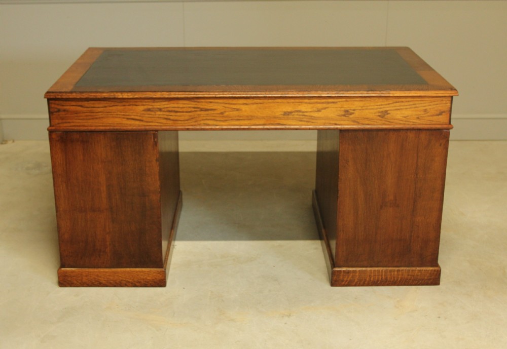 A LARGE EARLY 20TH CENTURY OAK TWIN PEDESTAL DESK  View X